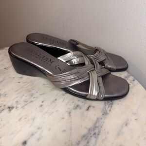 Italian Shoemakers Size 7 M Silver Leather
Wedge sandals shoes leather